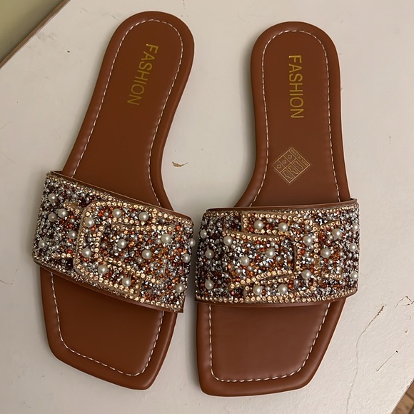 FASHION Shoes - Women brown flip flop sandals rhinestones fashion slide faux pearl elegant